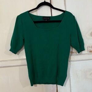 Premise Emerald Short Sleeve Top